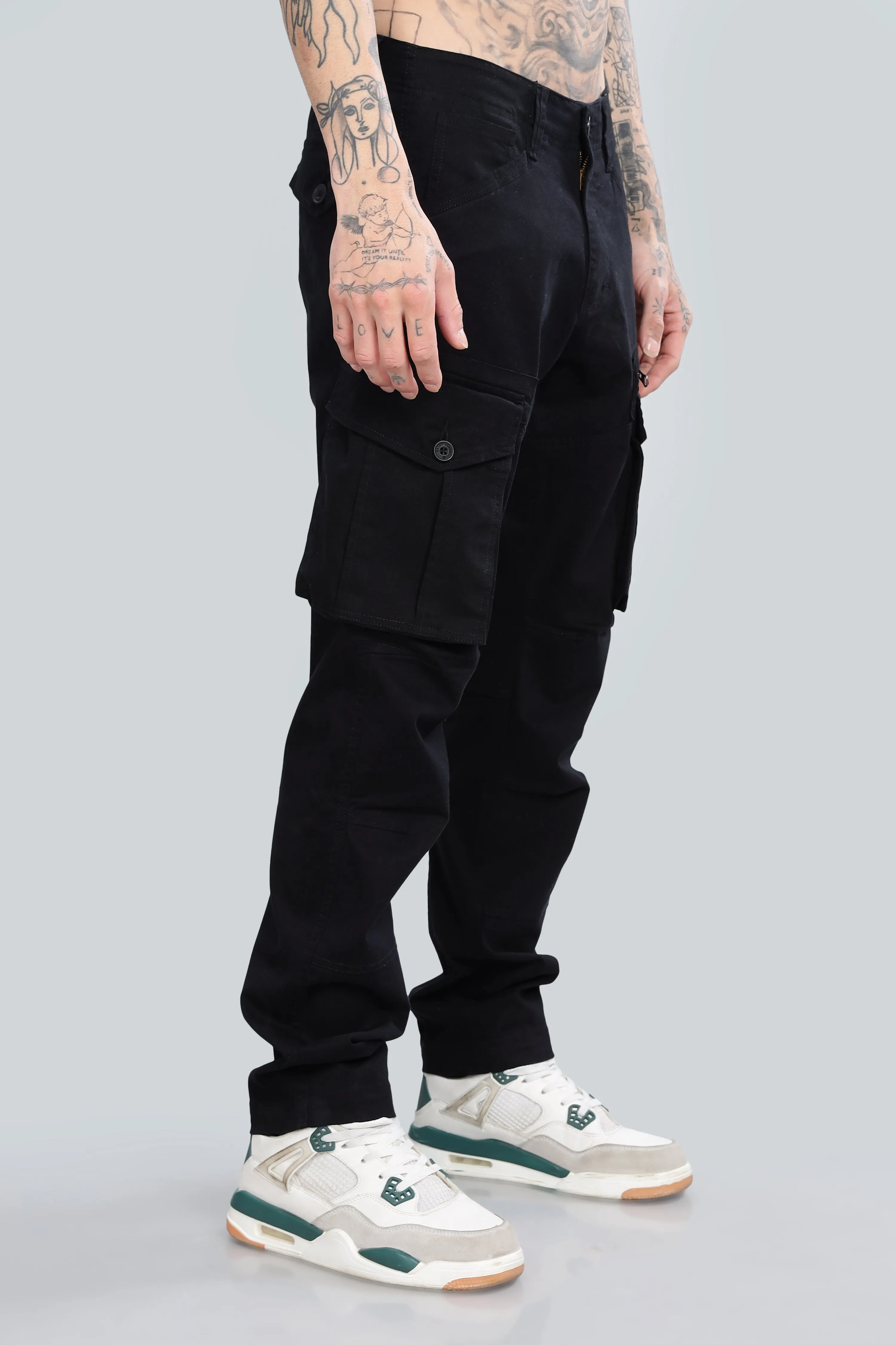 BLACK CARGO PANTS.