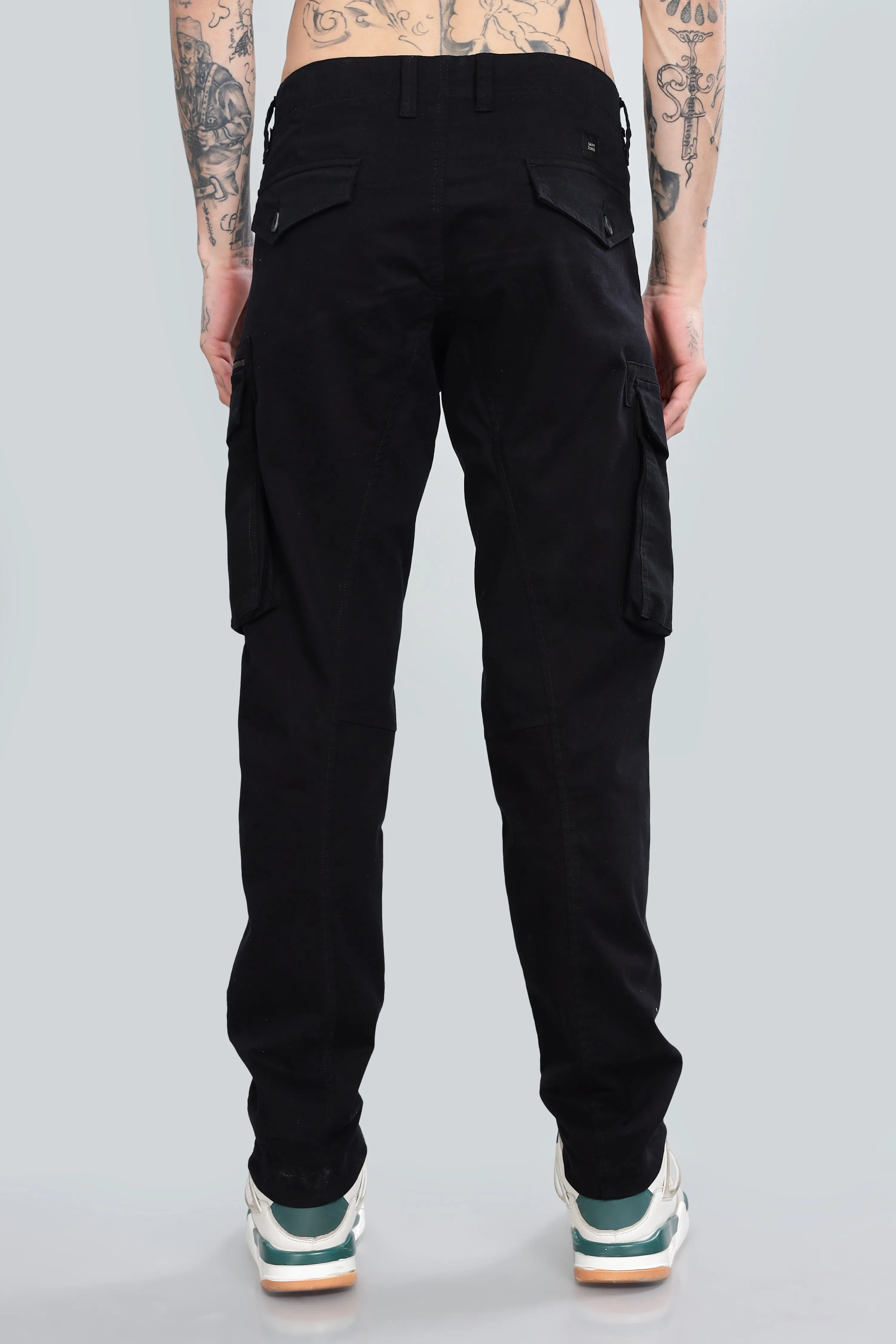 BLACK CARGO PANTS.