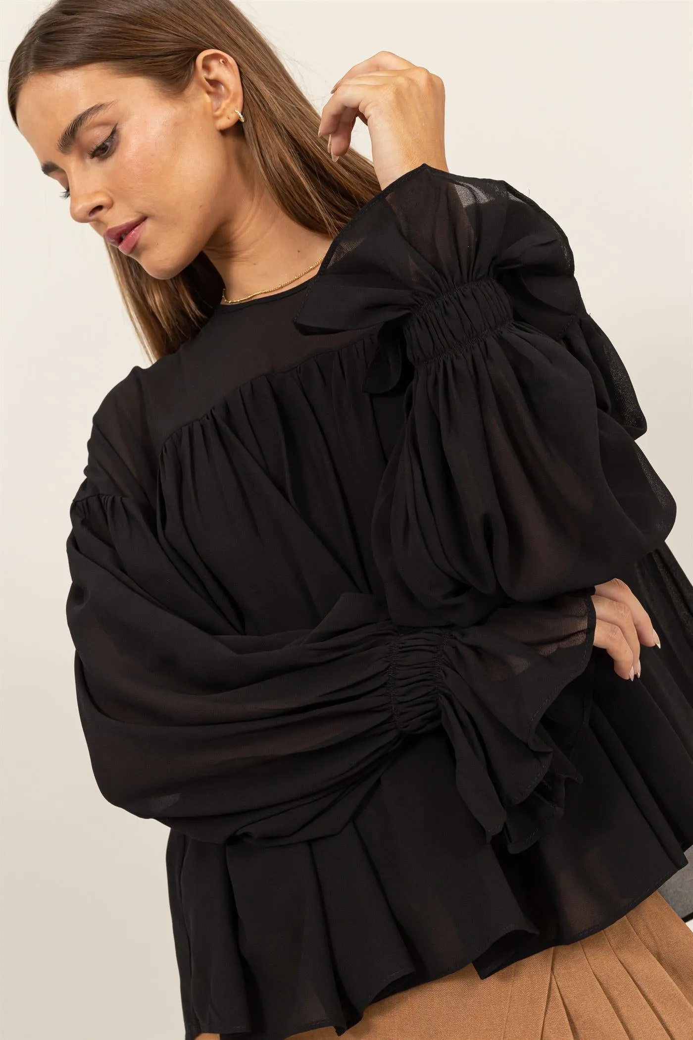 HF24F738-FLOWY BLOUSE WITH GATHERED CUFFS