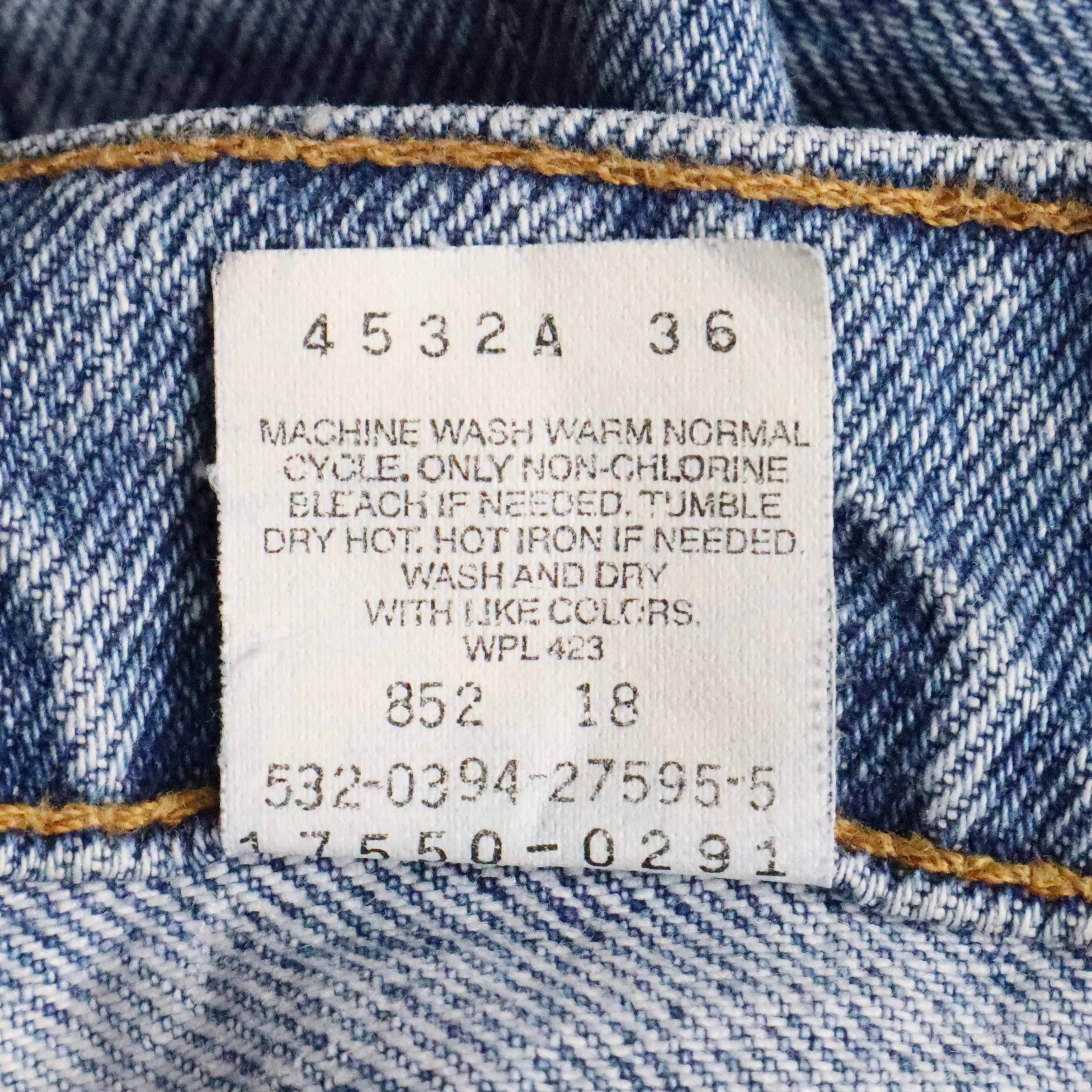 High Waisted Levi's Jeans (S-M) 