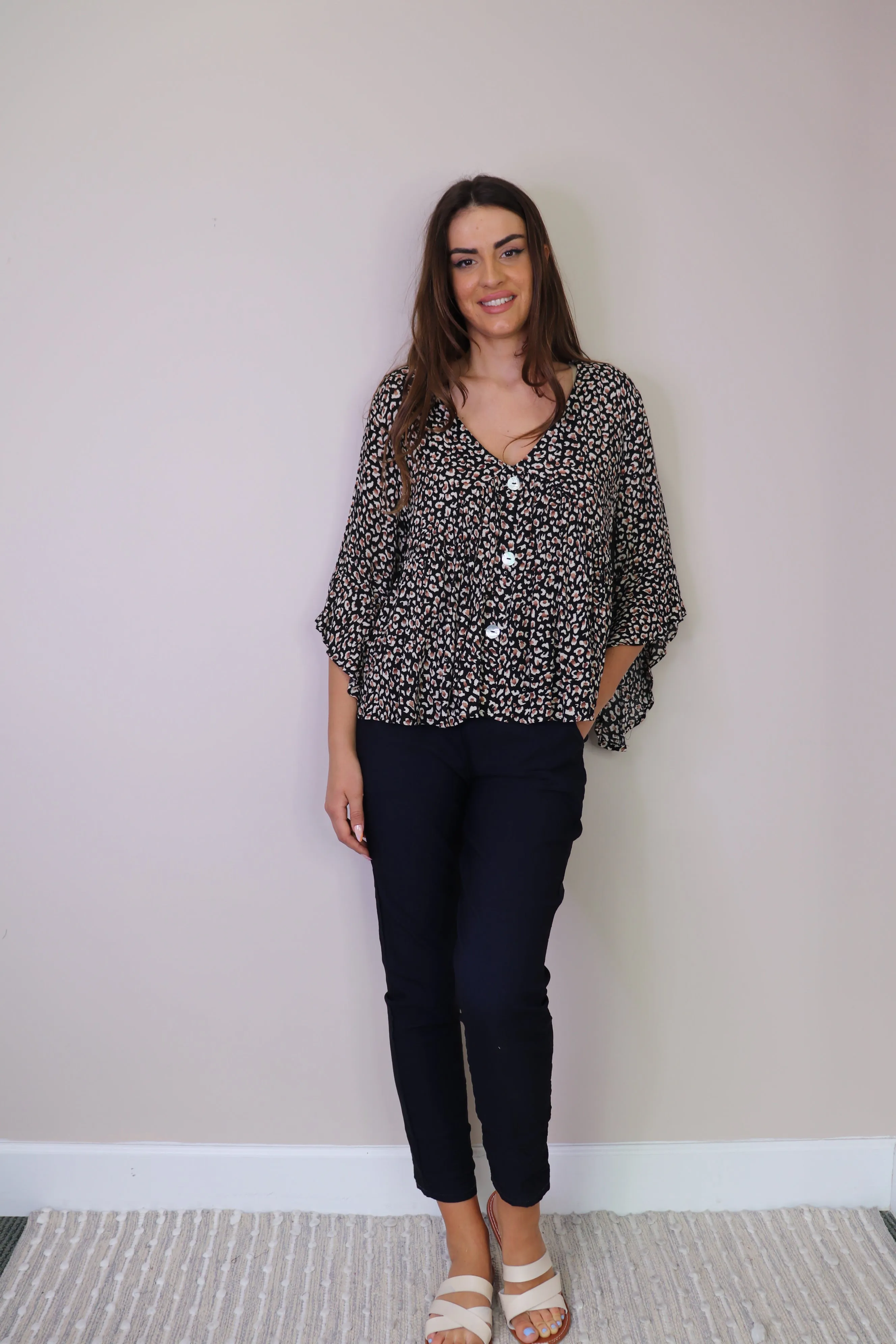 PT16064 BLACK Animal Print Flowy Cropped Blouse w Ruffle Sleeves